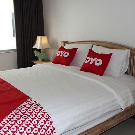 Oyo 75409 Premium The Family Hotel Τσιάνγκ Μάι Εξωτερικό φωτογραφία