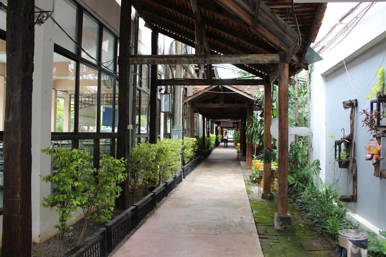 Oyo 75409 Premium The Family Hotel Τσιάνγκ Μάι Εξωτερικό φωτογραφία