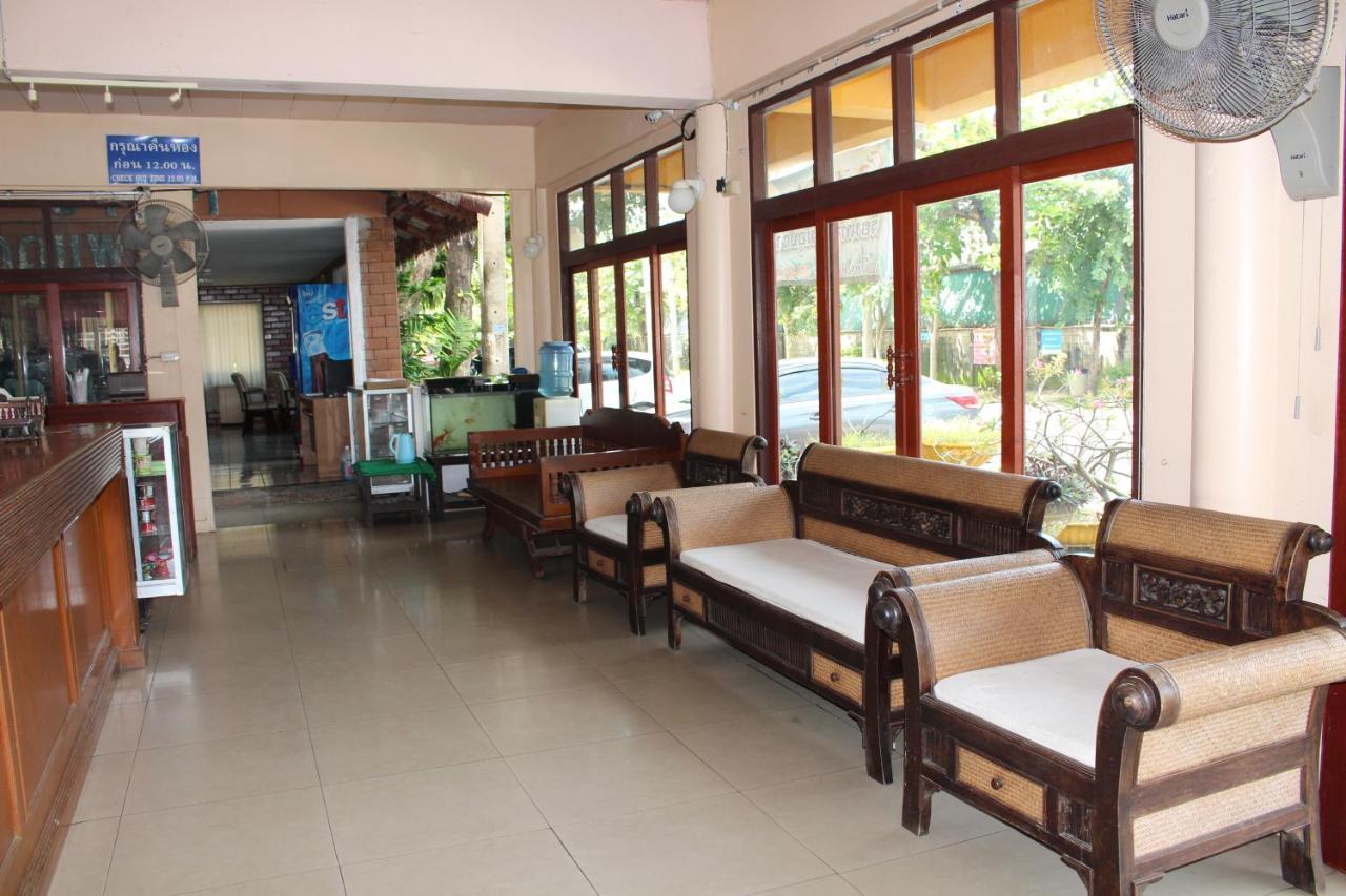 Oyo 75409 Premium The Family Hotel Τσιάνγκ Μάι Εξωτερικό φωτογραφία