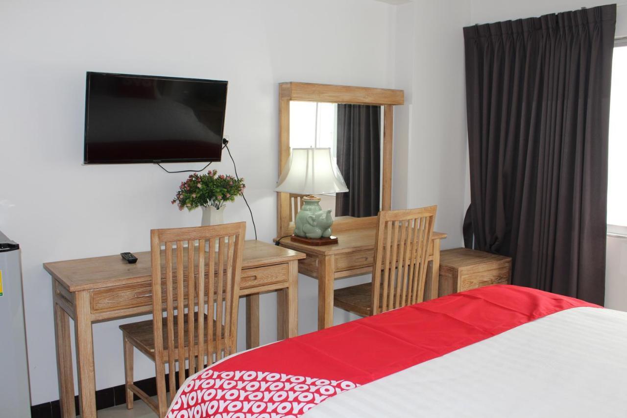 Oyo 75409 Premium The Family Hotel Τσιάνγκ Μάι Εξωτερικό φωτογραφία