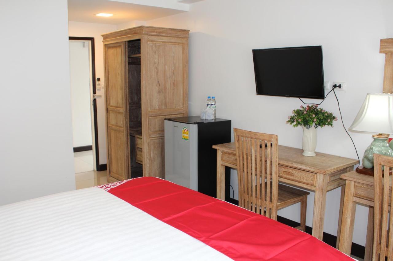 Oyo 75409 Premium The Family Hotel Τσιάνγκ Μάι Εξωτερικό φωτογραφία
