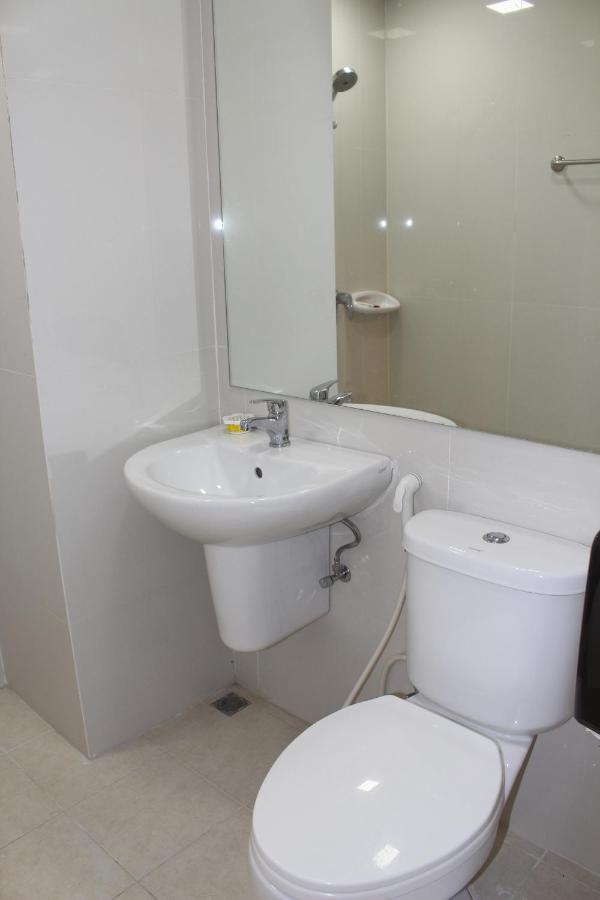 Oyo 75409 Premium The Family Hotel Τσιάνγκ Μάι Εξωτερικό φωτογραφία